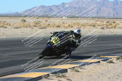 media/Jan-10-2025-CVMA Friday Practice (Fri) [[489e0da257]]/Group 4 and Trackday/Session 2 (Turn 4 Inside)/